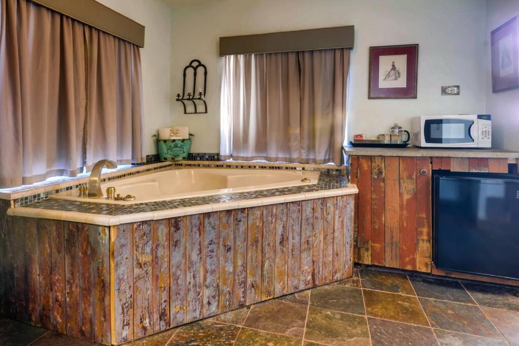 Cliff House Lodge And Hot Tub Cottages Morrison Eksteriør bilde